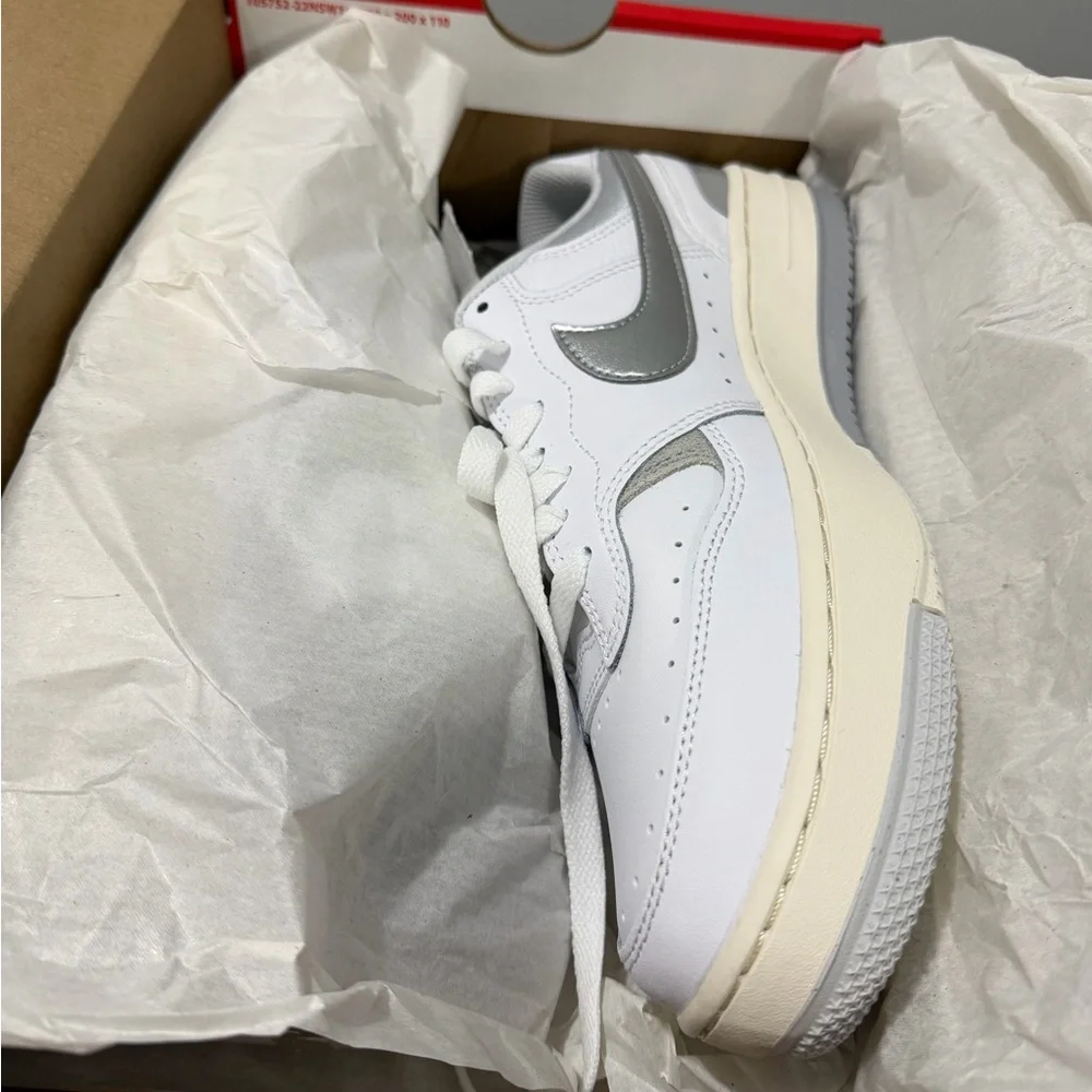 NIKE Gamma Force Sneakers - Women’s White Platform Shoes - Size 8.5 & 9